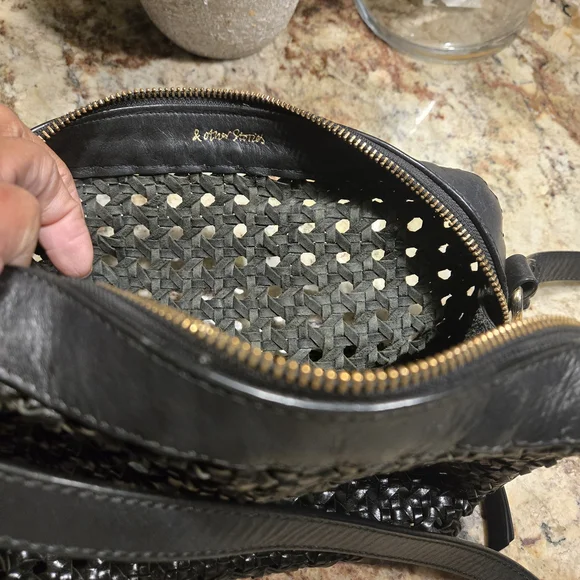 & Other Stories Brand Crossbody - Picture 6 of 7